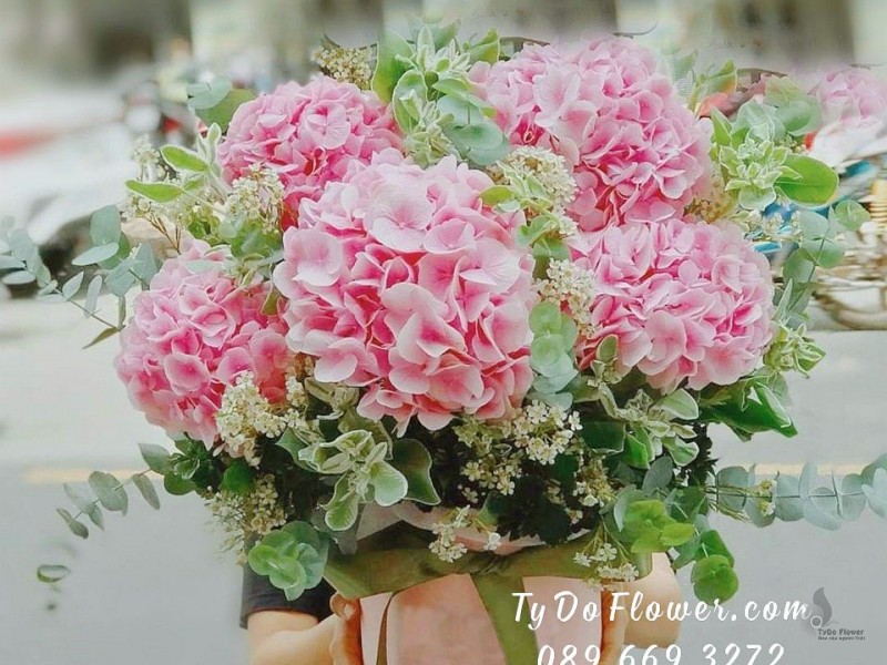 BÌNH HOA CHÚC MỪNG B702