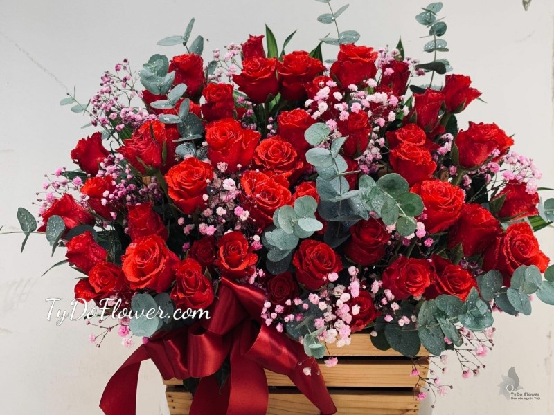 GIỎ HOA CHÚC MỪNG G1000 - Giỏ Hoa Hồng Đỏ