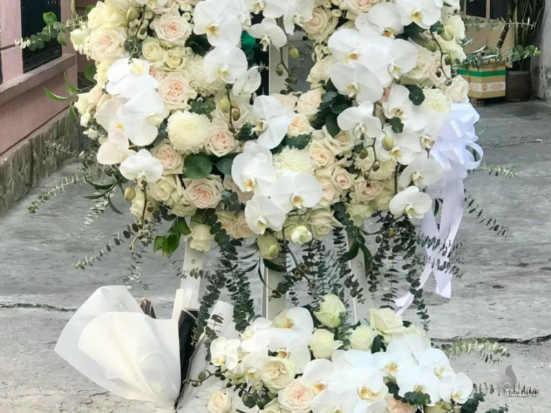 KỆ HOA CHIA BUỒN KCB1052