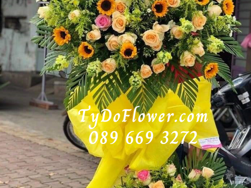 KỆ HOA CHÚC MỪNG KCM1005