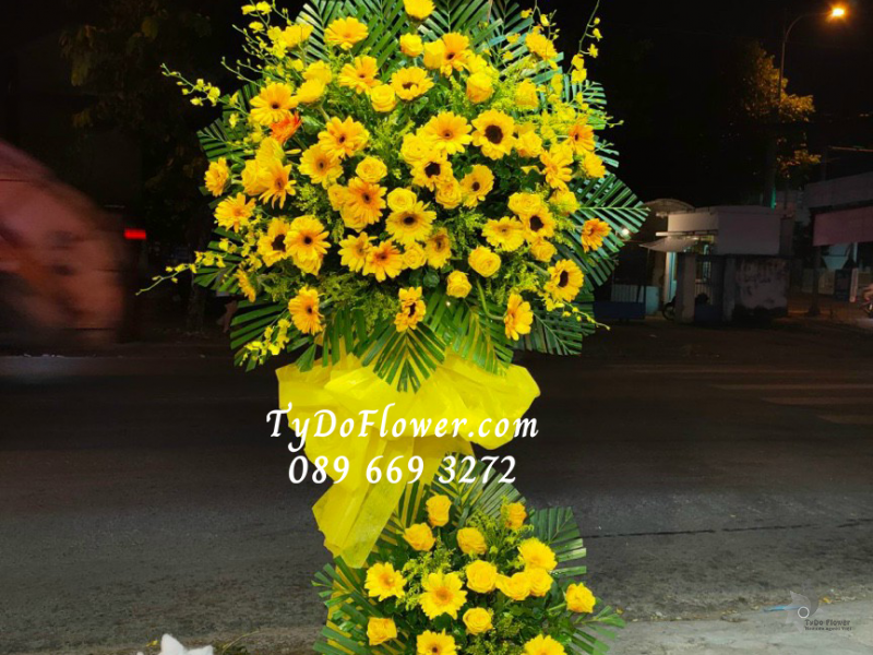 KỆ HOA CHÚC MỪNG KCM1007