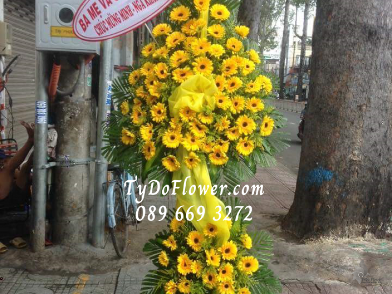 KỆ HOA CHÚC MỪNG KCM1018