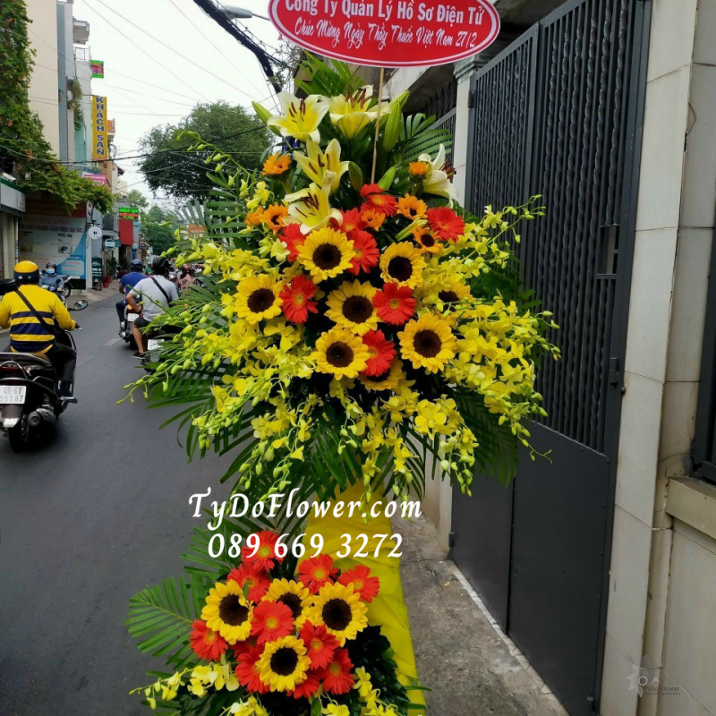 KỆ HOA CHÚC MỪNG KCM1002